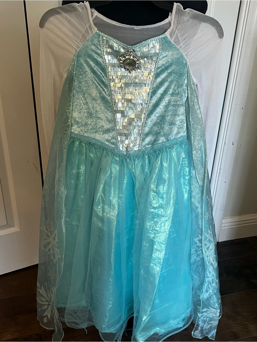 Official Disney Store Frozen Elsa Costume Dress with Cape Girls Size 7/8